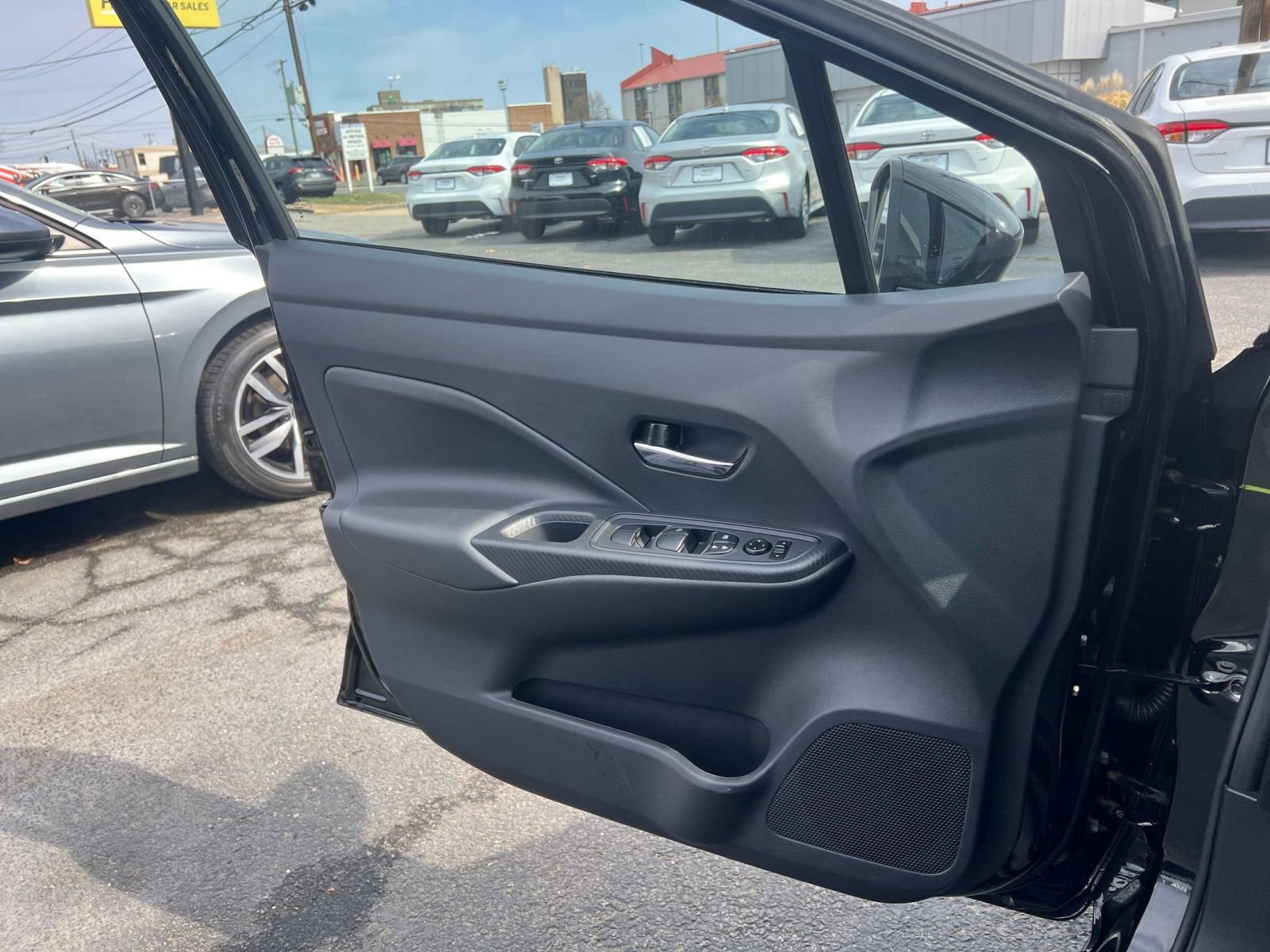 Used 2025 Nissan Versa SV w/ Trunk Package image 18