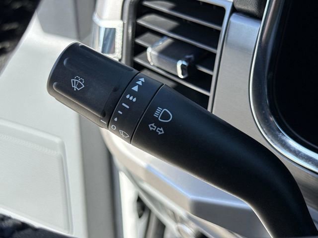 Used 2022 Ford F150 Lightning XLT image 39