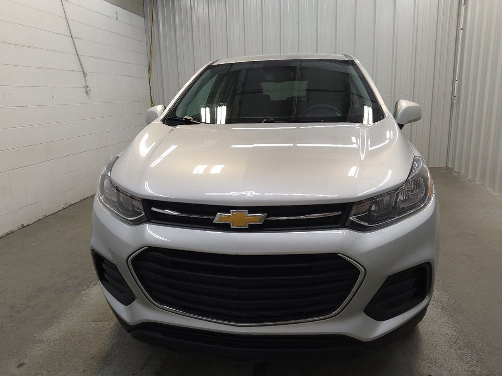 Used 2022 Chevrolet Trax LS w/ Tint and Cruise Package AWD/4WD image 15
