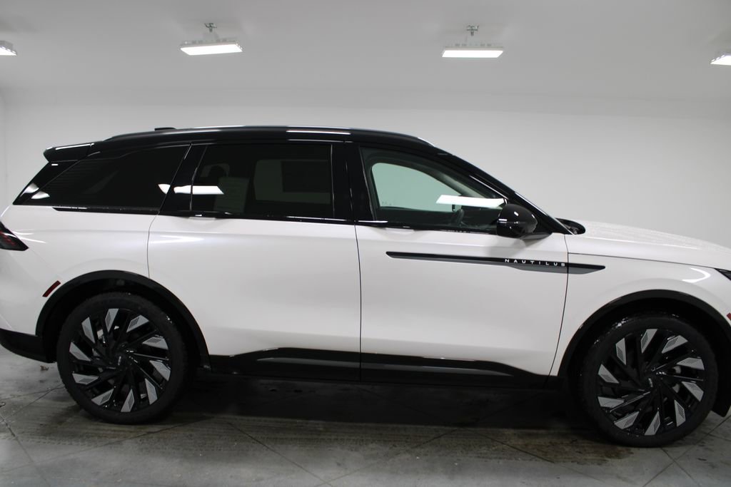 New 2026 Lincoln Nautilus Reserve w/ Jet Appearance Package image 10