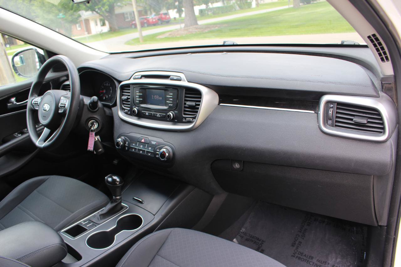 Used 2017 Kia Sorento FWD image 36