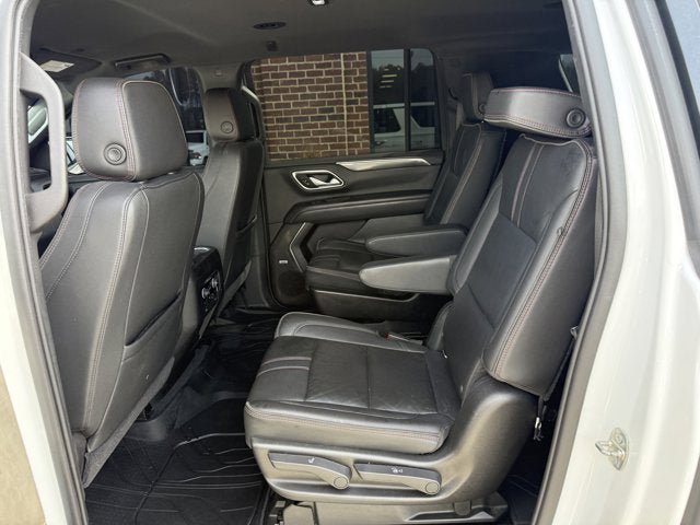 Used 2021 Chevrolet Suburban RST w/ Luxury Package RWD image 17