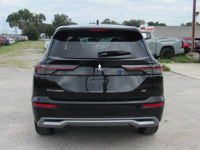 New 2025 Mitsubishi Outlander SE image 4