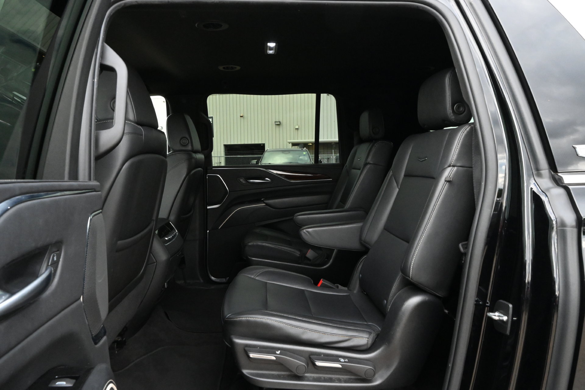 Certified 2022 Cadillac Escalade ESV Luxury RWD image 19