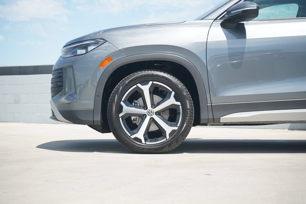 New 2026 Volkswagen Tiguan SE FWD image 2