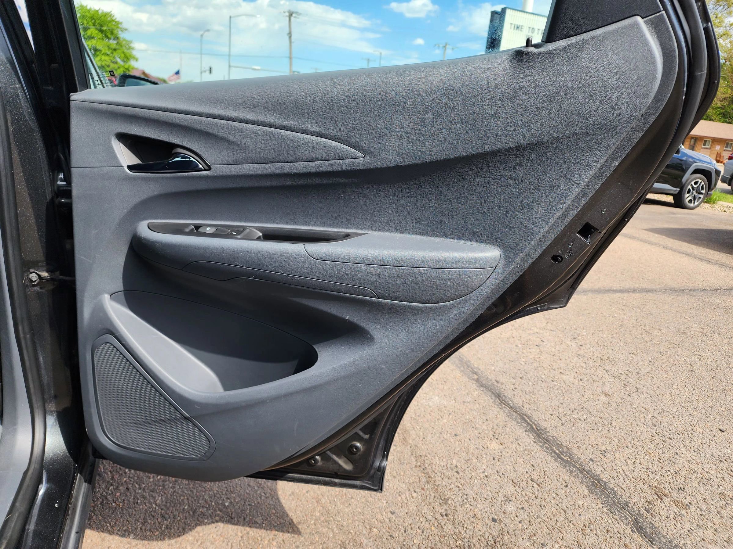 Used 2019 Chevrolet Bolt Premier w/ Infotainment Package FWD image 11