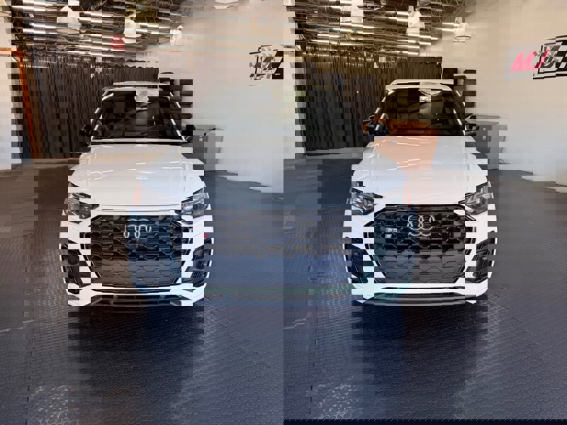 Used 2021 Audi SQ5 Prestige w/ Prestige Package image 4