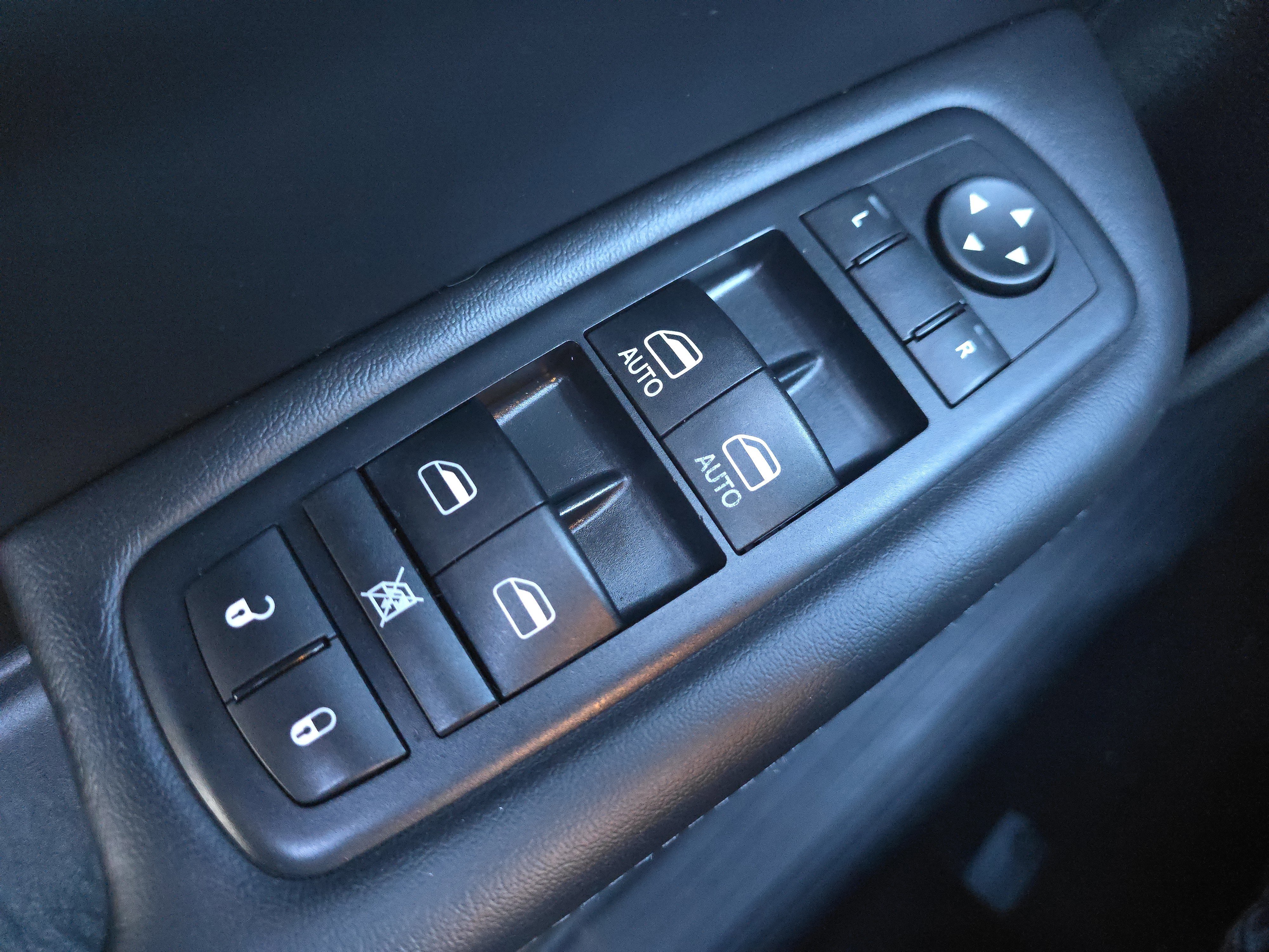 Used 2016 Chrysler 200 S image 18