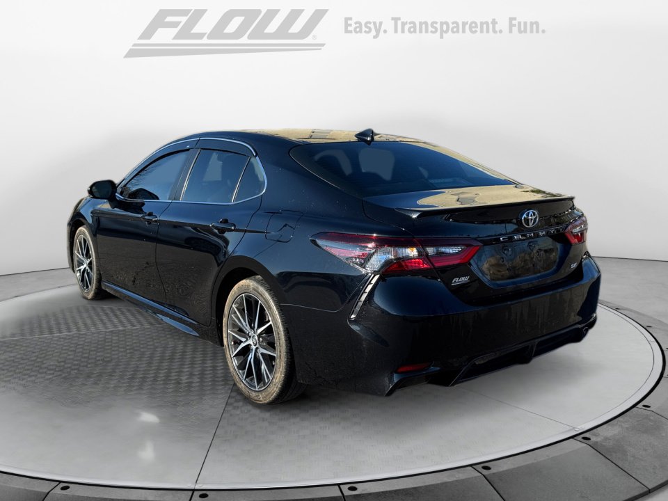 Used 2022 Toyota Camry SE image 5