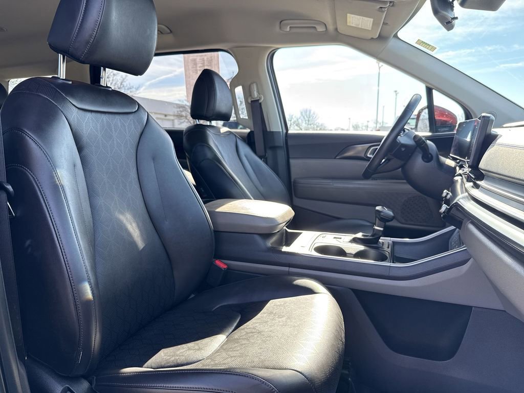 Used 2025 Kia Carnival image 26