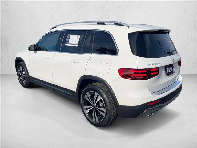 Used 2025 Mercedes-Benz GLB 250 4MATIC image 8