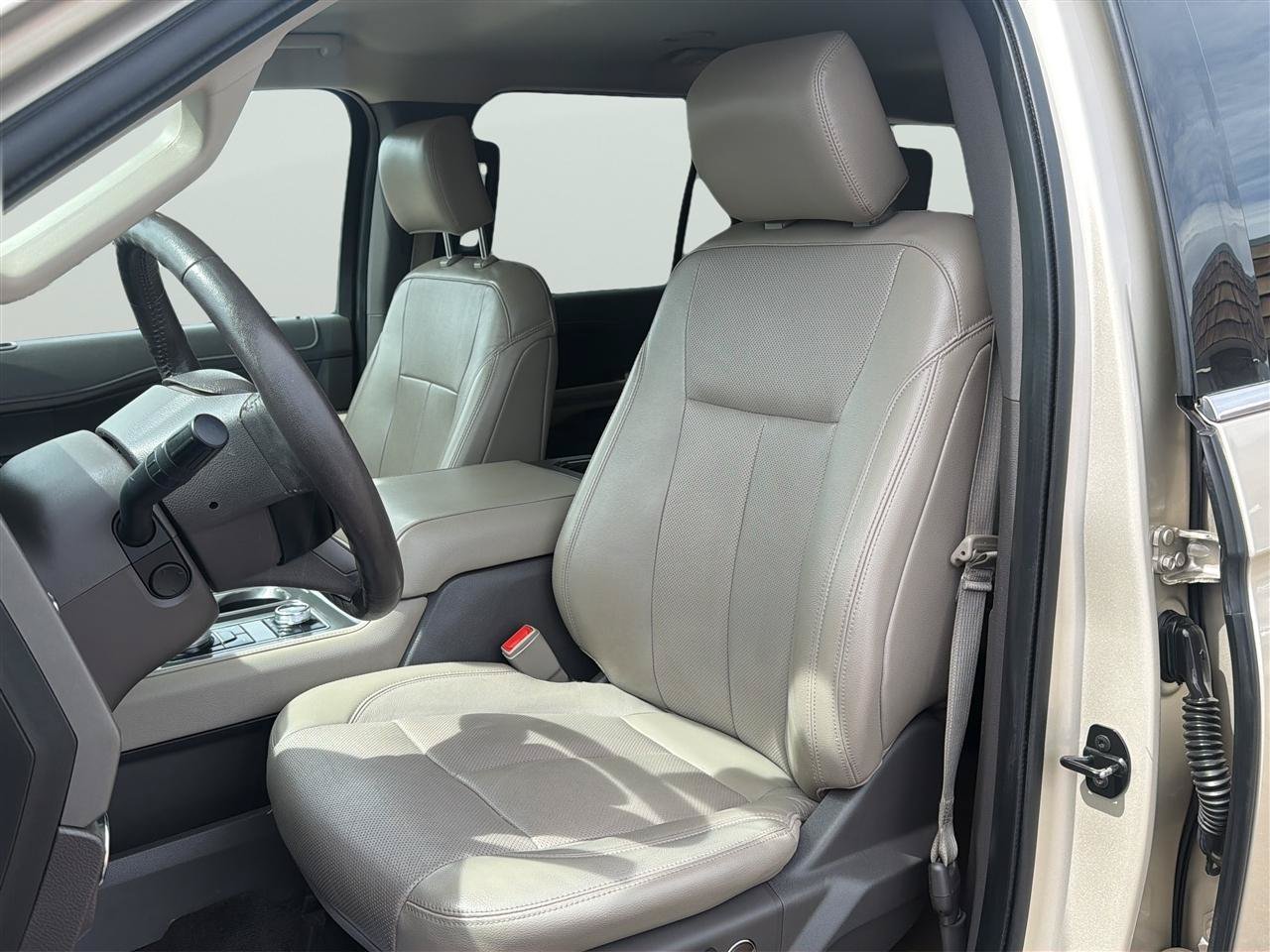 Used 2018 Ford Expedition Max XLT w/ Equipment Group 202A AWD/4WD image 12
