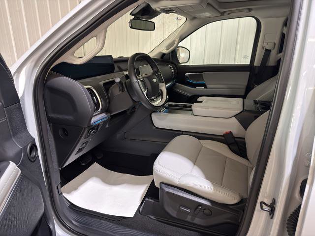 Certified 2025 Ford Expedition Platinum AWD/4WD image 2