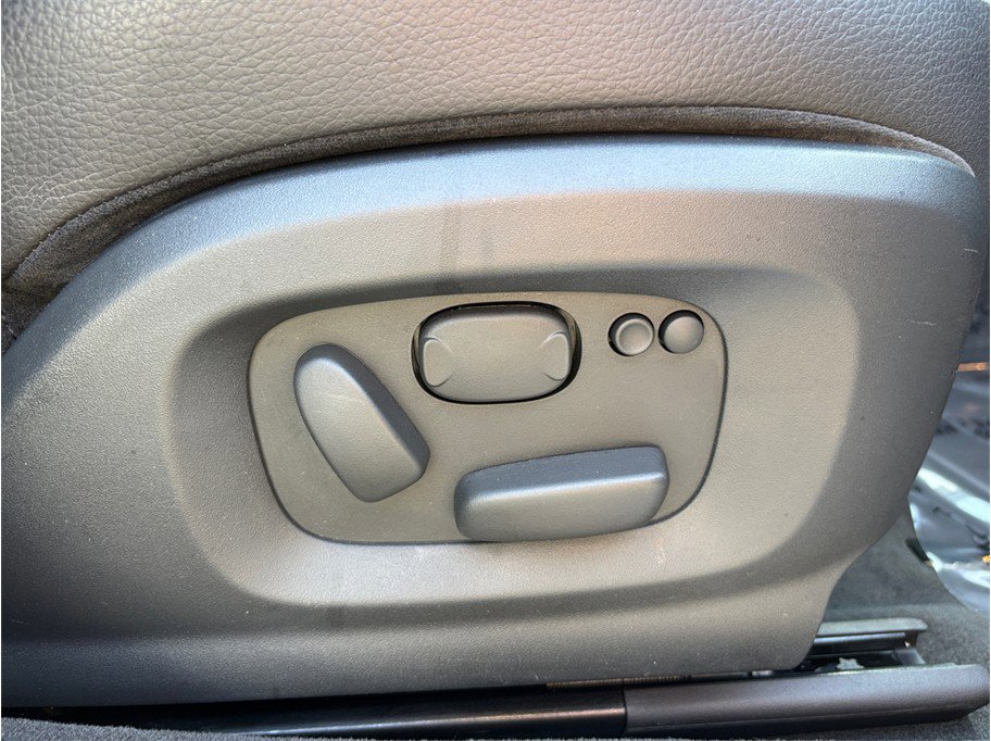 Used 2015 Jaguar XF Sport image 46