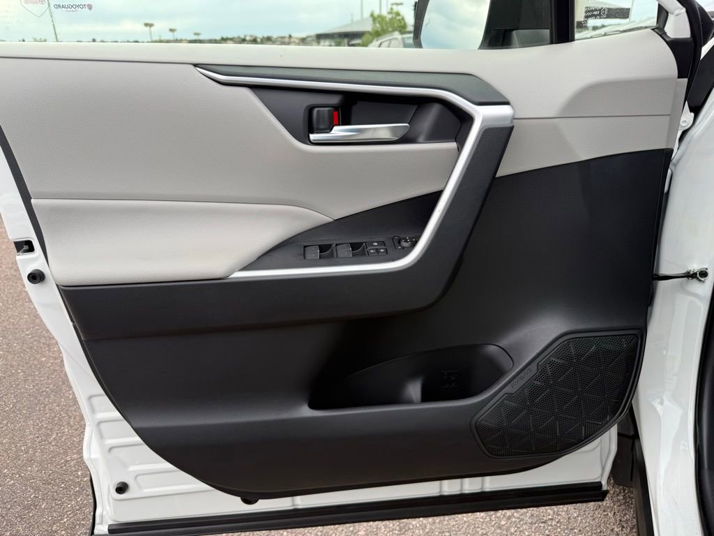 Used 2025 Toyota RAV4 XLE image 12