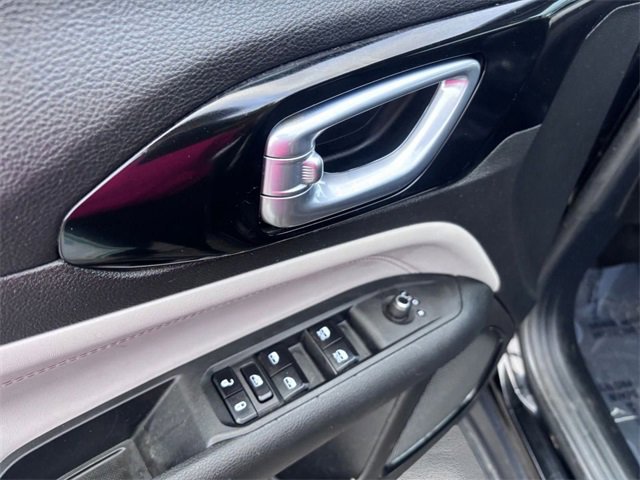 Certified 2022 Jeep Compass Limited image 13