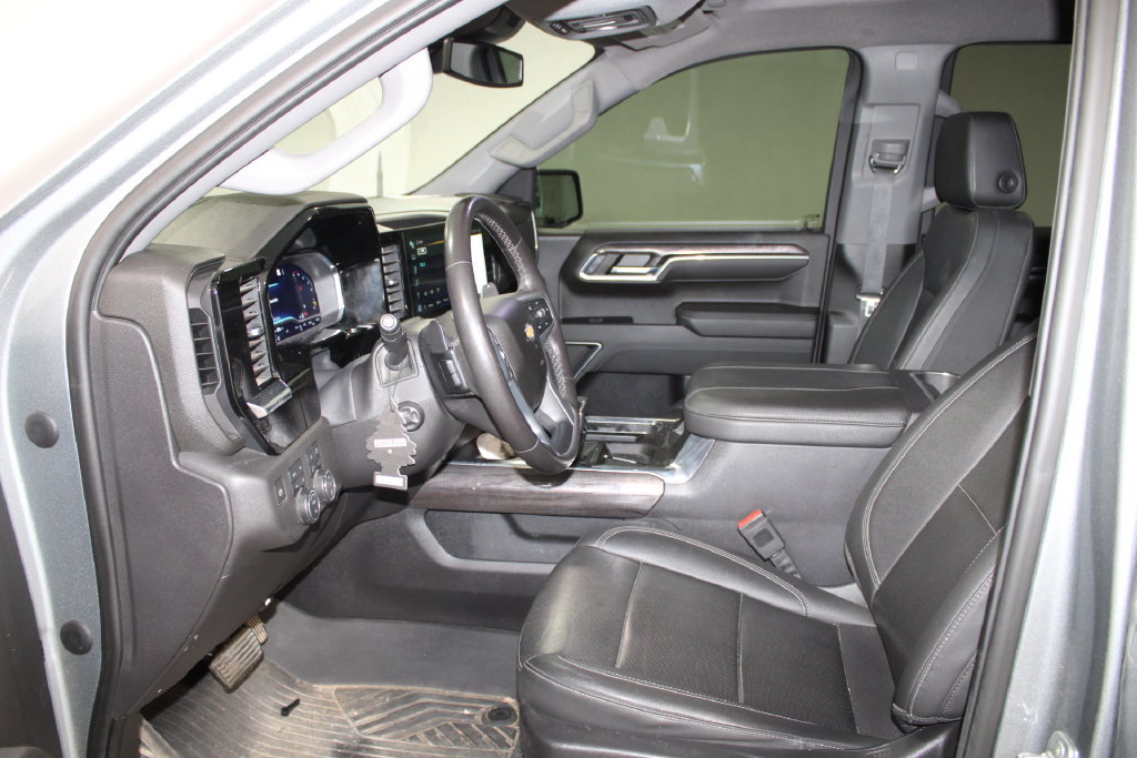 Used 2023 Chevrolet Silverado 1500 LTZ AWD/4WD image 19