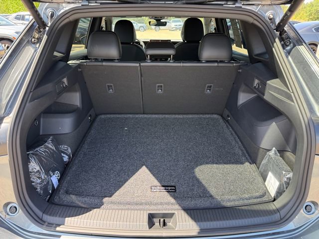 Certified 2026 Volkswagen Tiguan SE R-Line FWD image 22