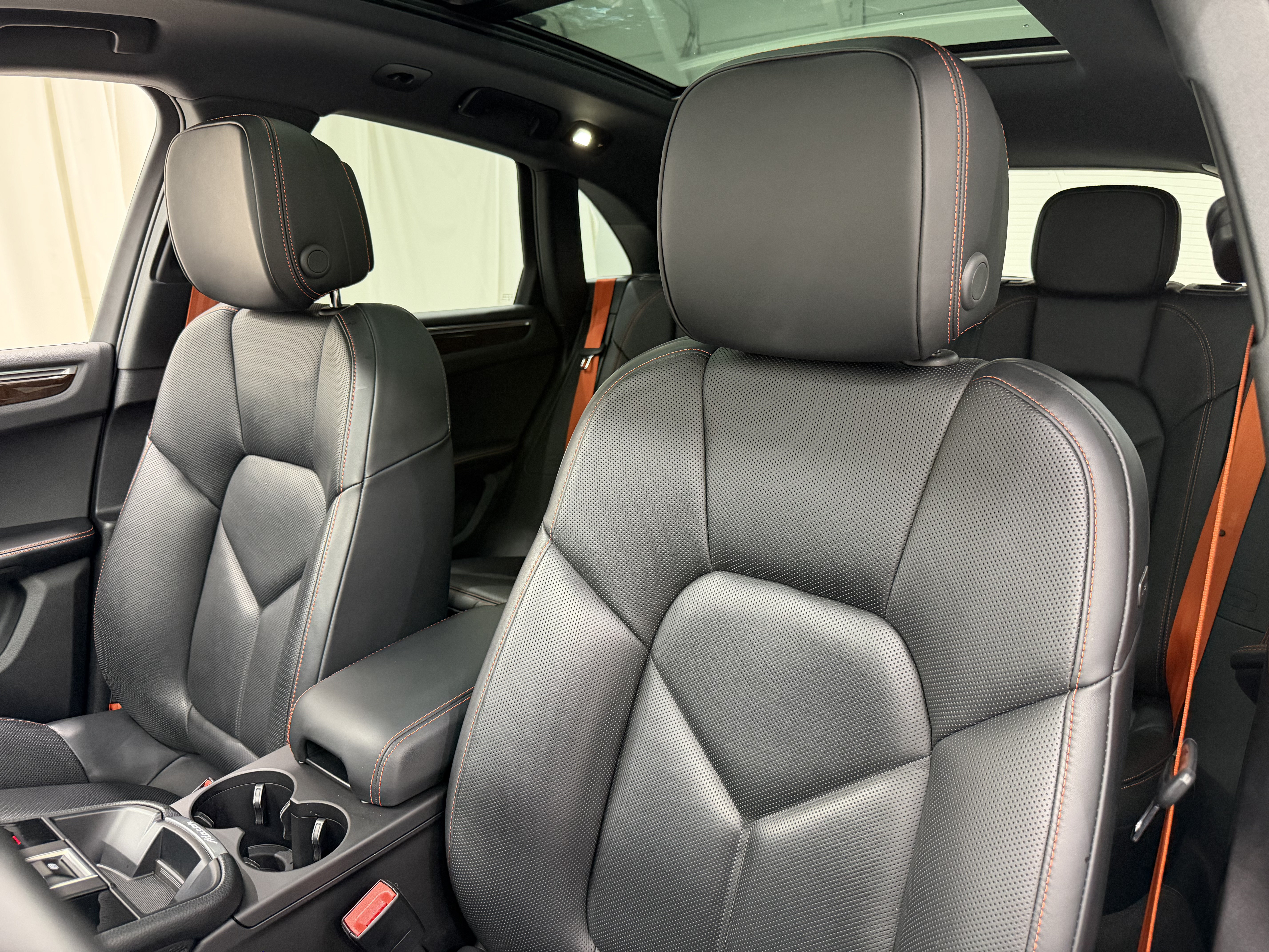 Certified 2024 Porsche Macan S AWD/4WD image 5