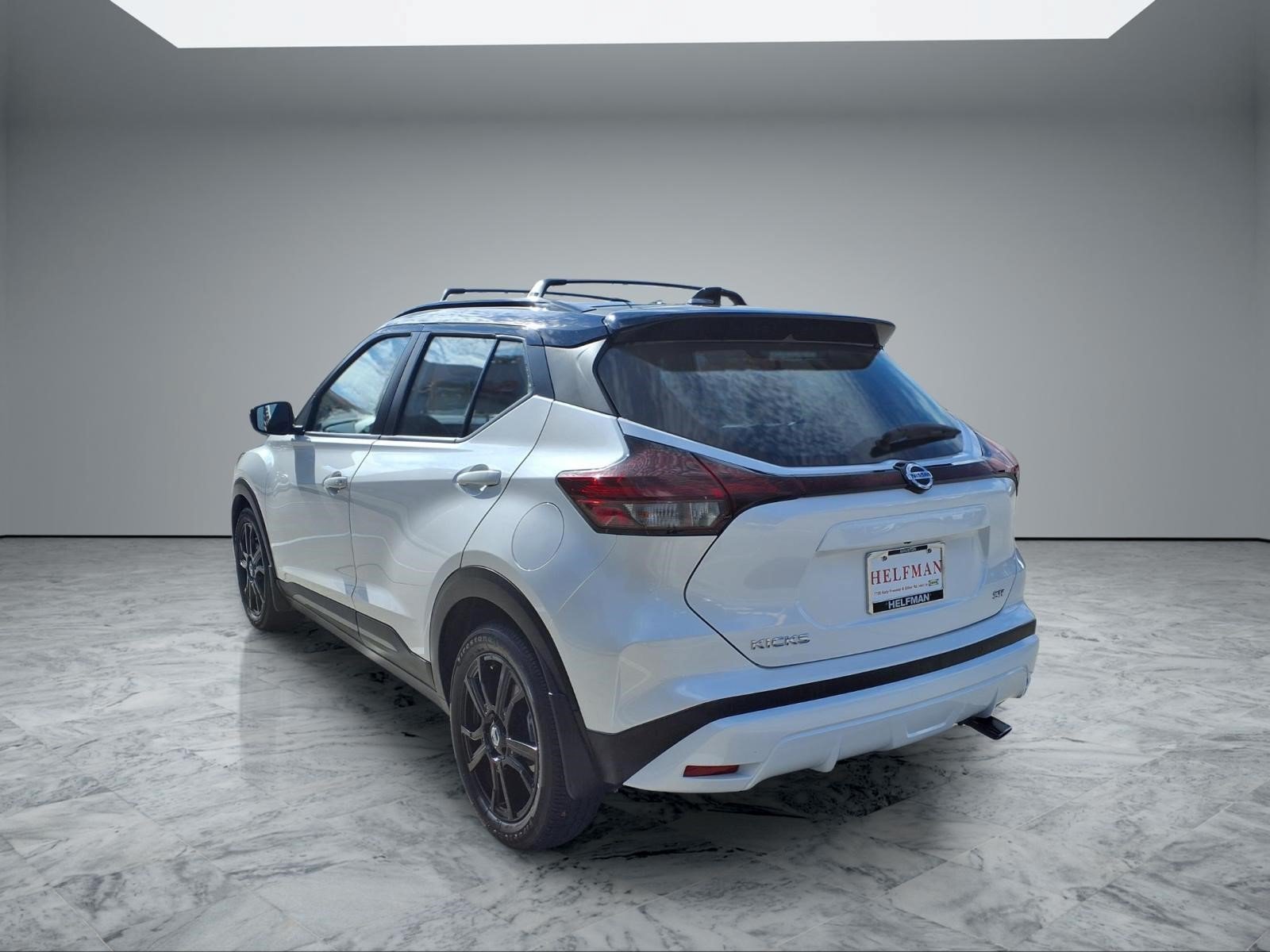 Used 2021 Nissan Kicks SR w/ Interior Electronics Package FWD image 5