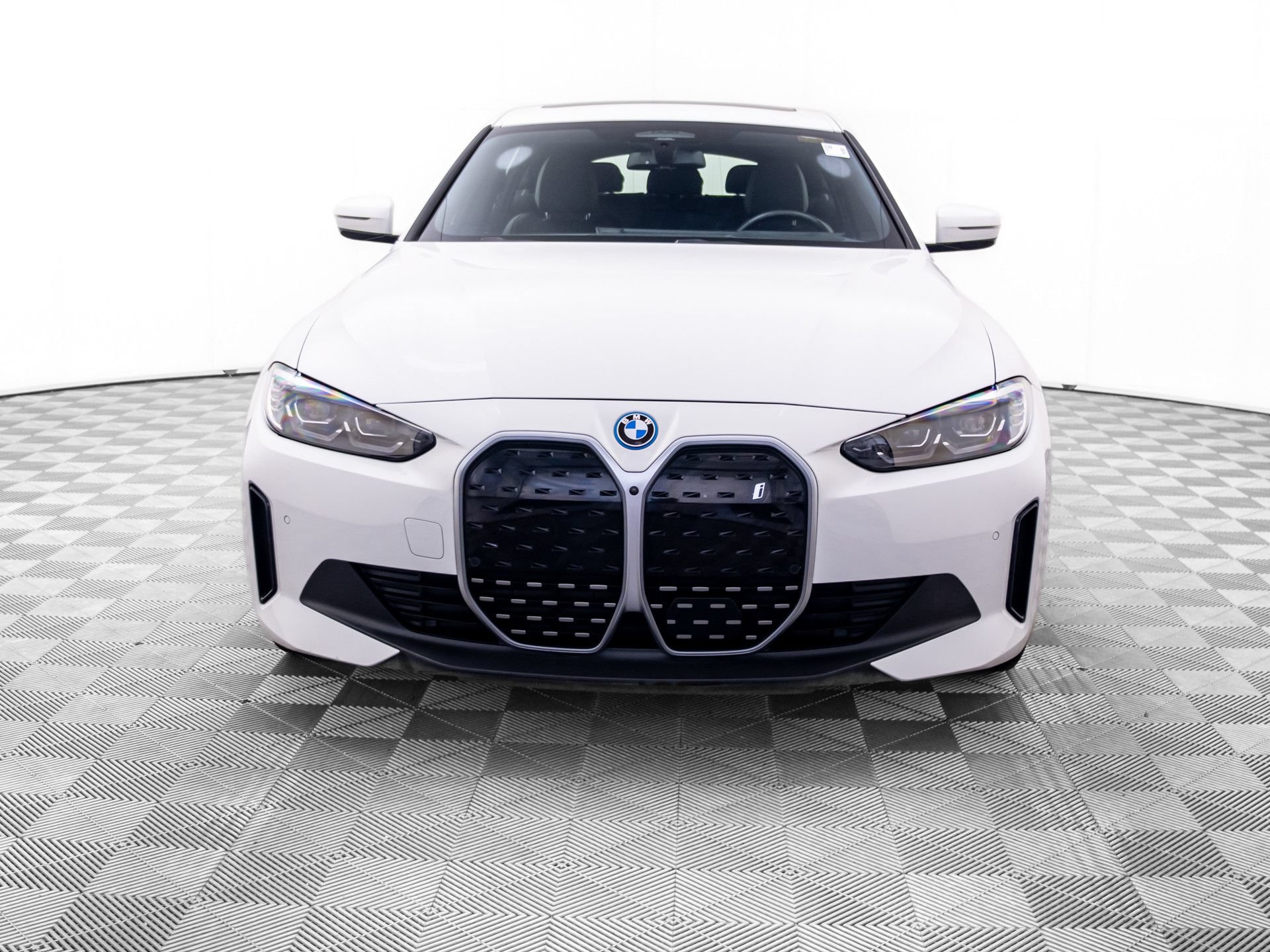 Used 2023 BMW i4 eDrive35 RWD image 9