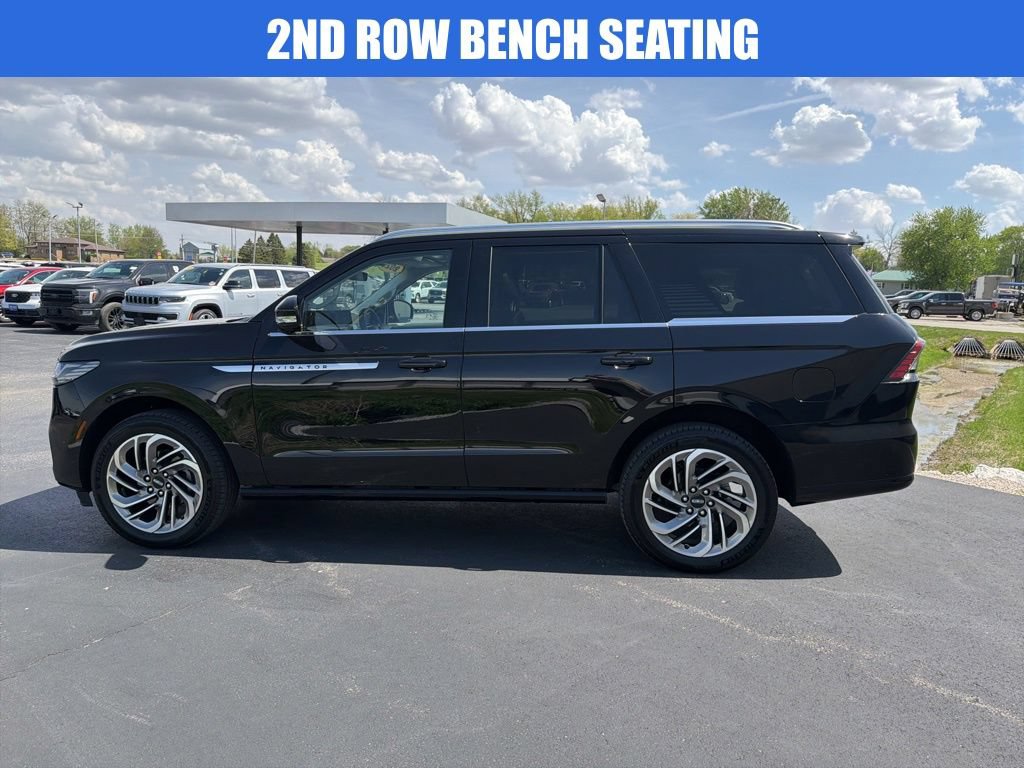 Used 2025 Lincoln Navigator Reserve AWD/4WD image 7