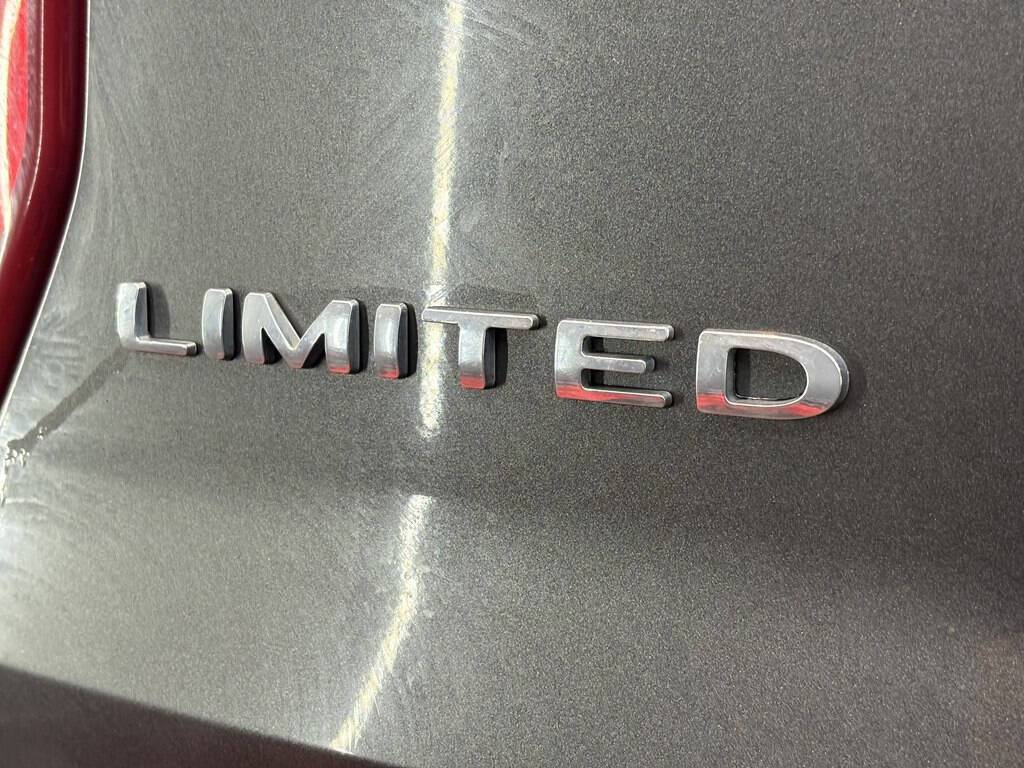 Used 2016 Ford Explorer Limited image 28