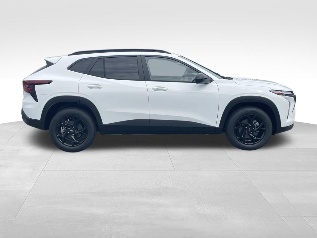 New 2026 Chevrolet Trax LT w/ Driver Confidence Package FWD image 2