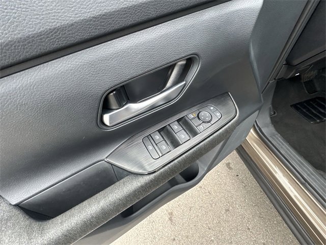 Certified 2025 Nissan Kicks SV image 13