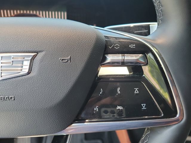 Certified 2025 Cadillac Optiq Luxury 2 AWD/4WD image 10