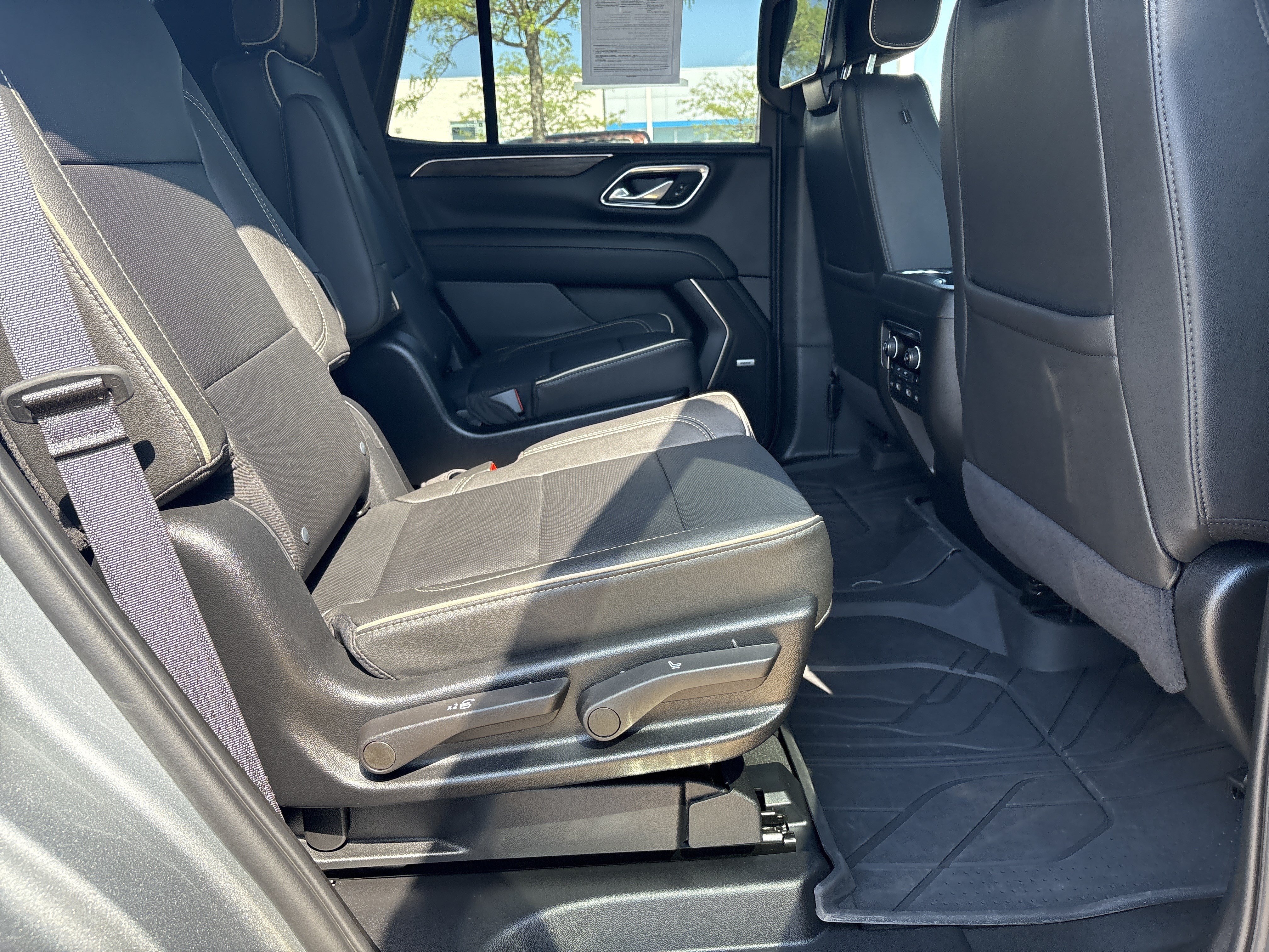 Used 2024 Chevrolet Tahoe Premier w/ Advanced Technology Package AWD/4WD image 17