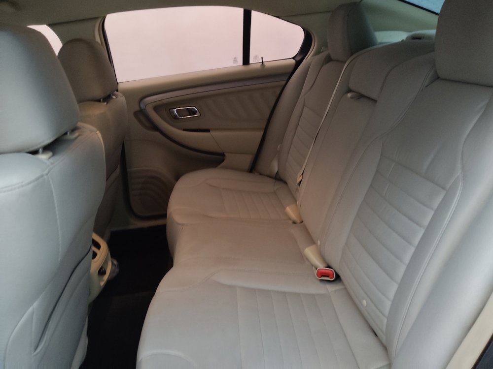 Used 2015 Ford Taurus SE FWD image 18