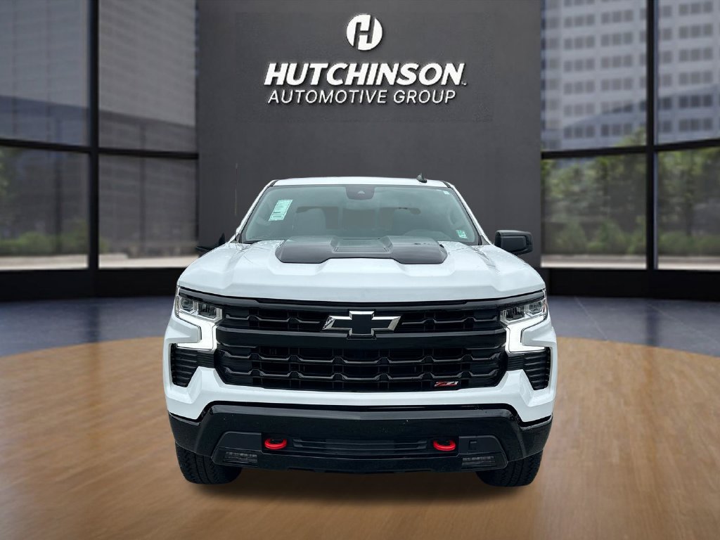 Used 2025 Chevrolet Silverado 1500 LT Trail Boss w/ Convenience Package II AWD/4WD image 2