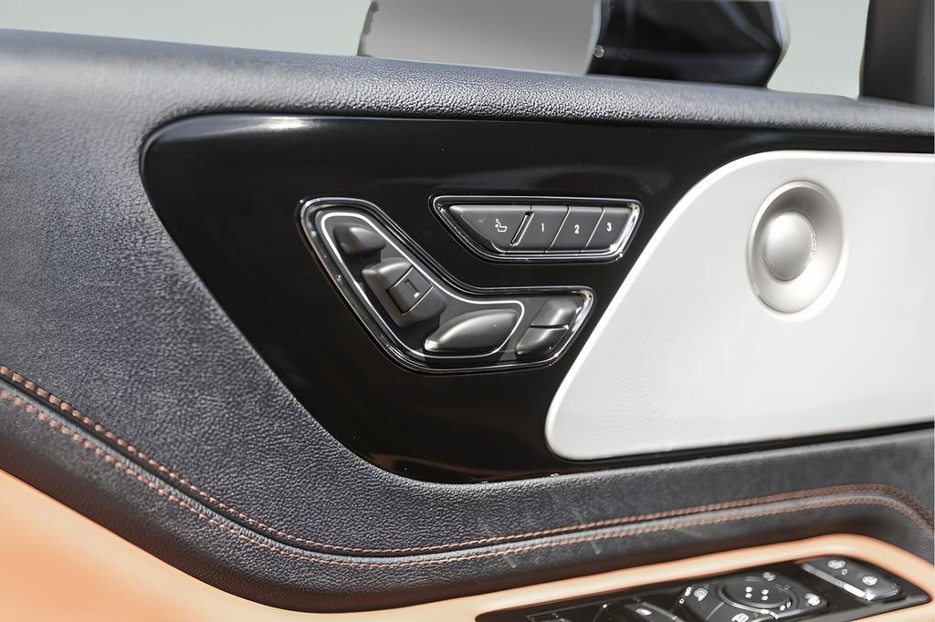 Used 2025 Lincoln Aviator Black Label image 25