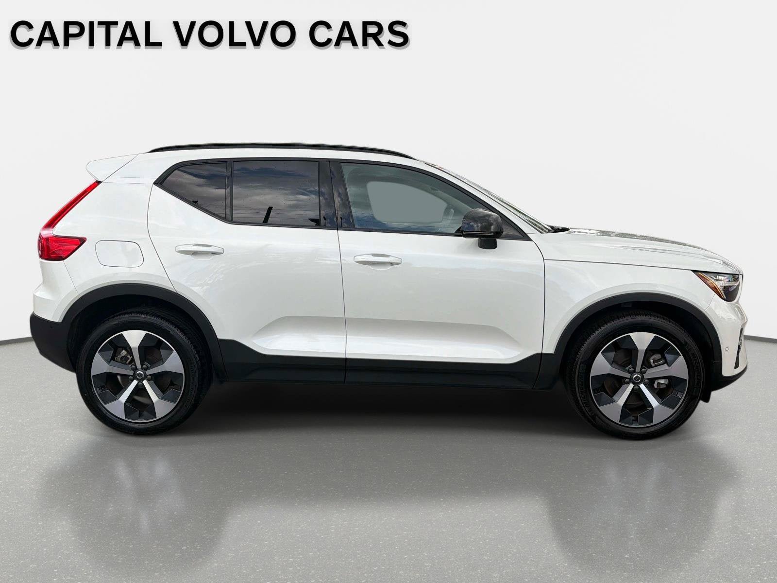 Used 2026 Volvo XC40 B5 Plus AWD/4WD image 4