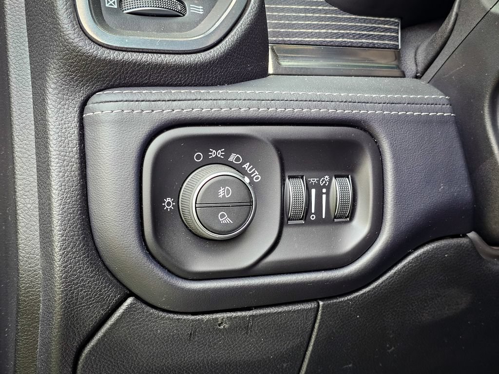 Used 2019 RAM 2500 Limited AWD/4WD image 18