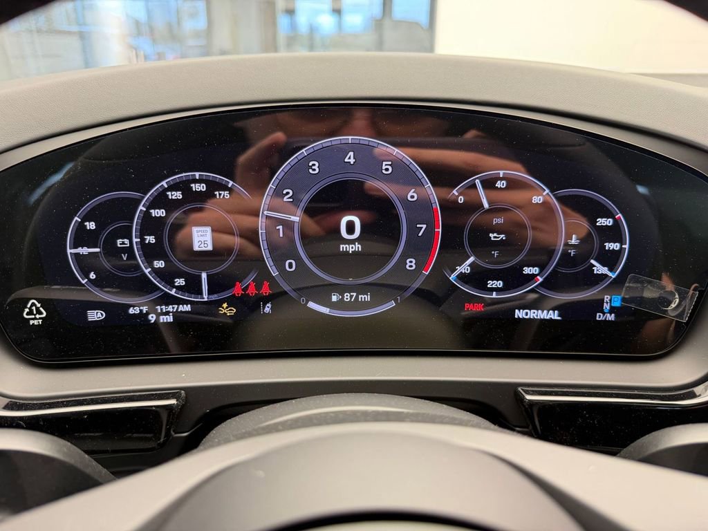 New 2026 Porsche Cayenne Coupe AWD/4WD image 11