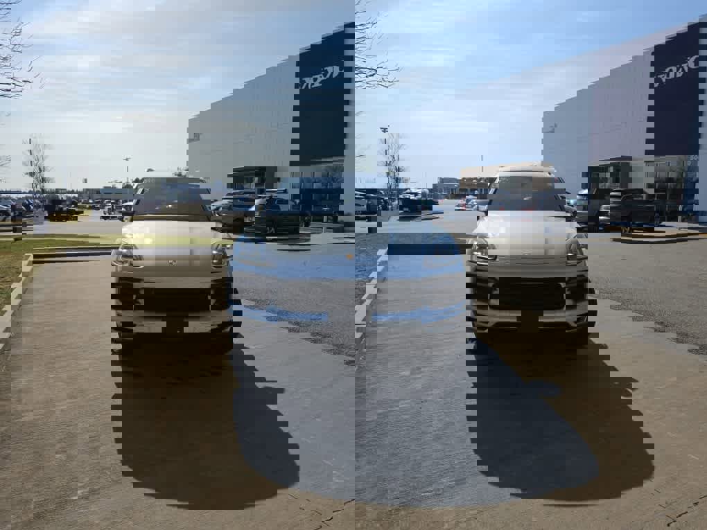 Used 2021 Porsche Cayenne AWD/4WD image 3