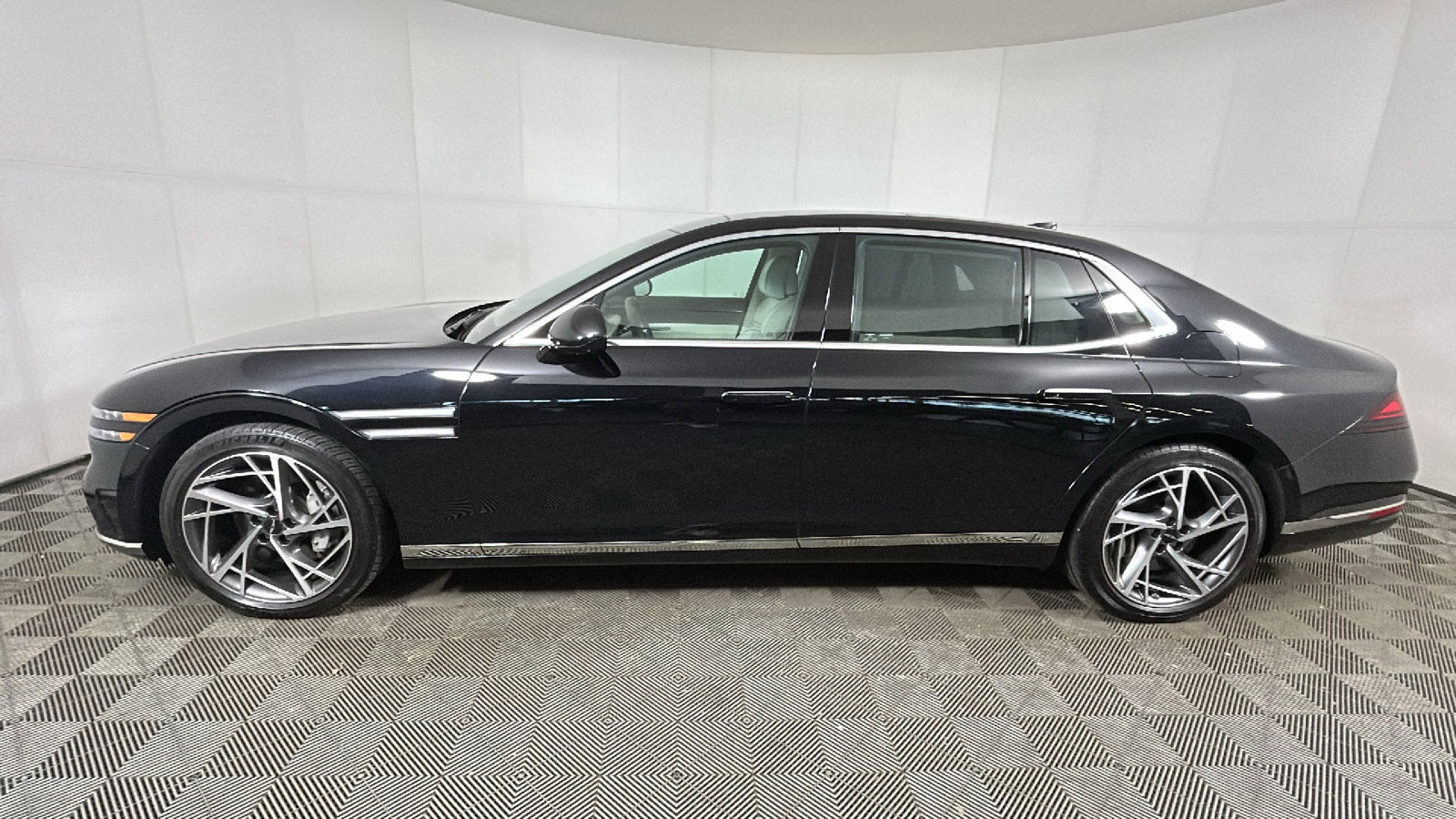 Used 2023 Genesis G90 3.5T AWD/4WD image 6