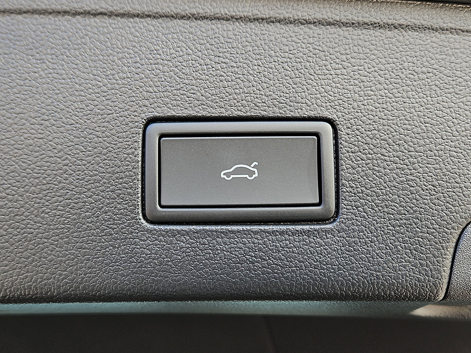 New 2026 Volkswagen Atlas Cross Sport SE image 8