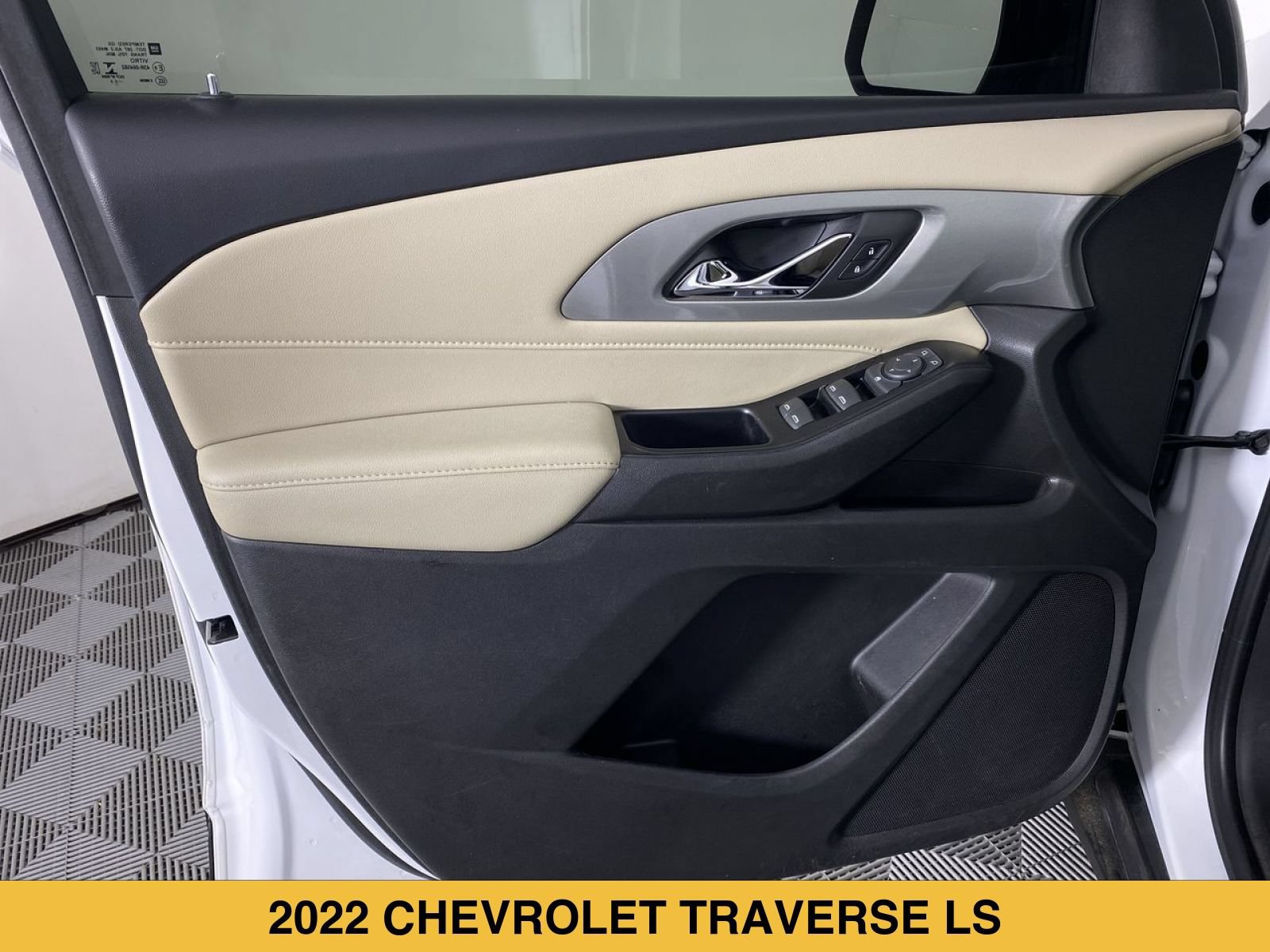 Certified 2022 Chevrolet Traverse LS FWD image 11