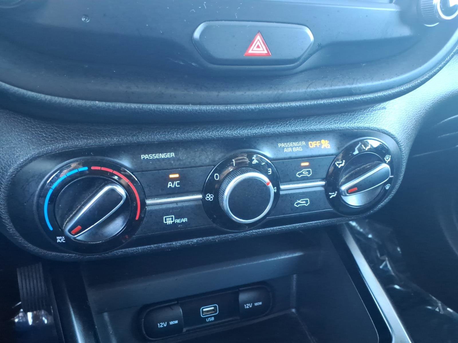 Used 2022 Kia Soul LX image 10