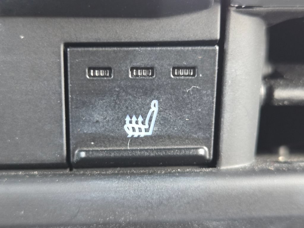 Used 2024 Toyota Sienna XLE FWD image 11
