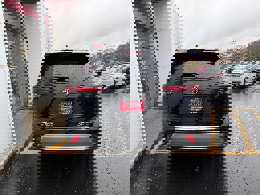 New 2026 Toyota Highlander Platinum image 6