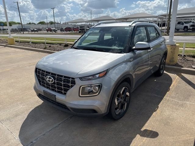 Used 2025 Hyundai Venue SEL image 3