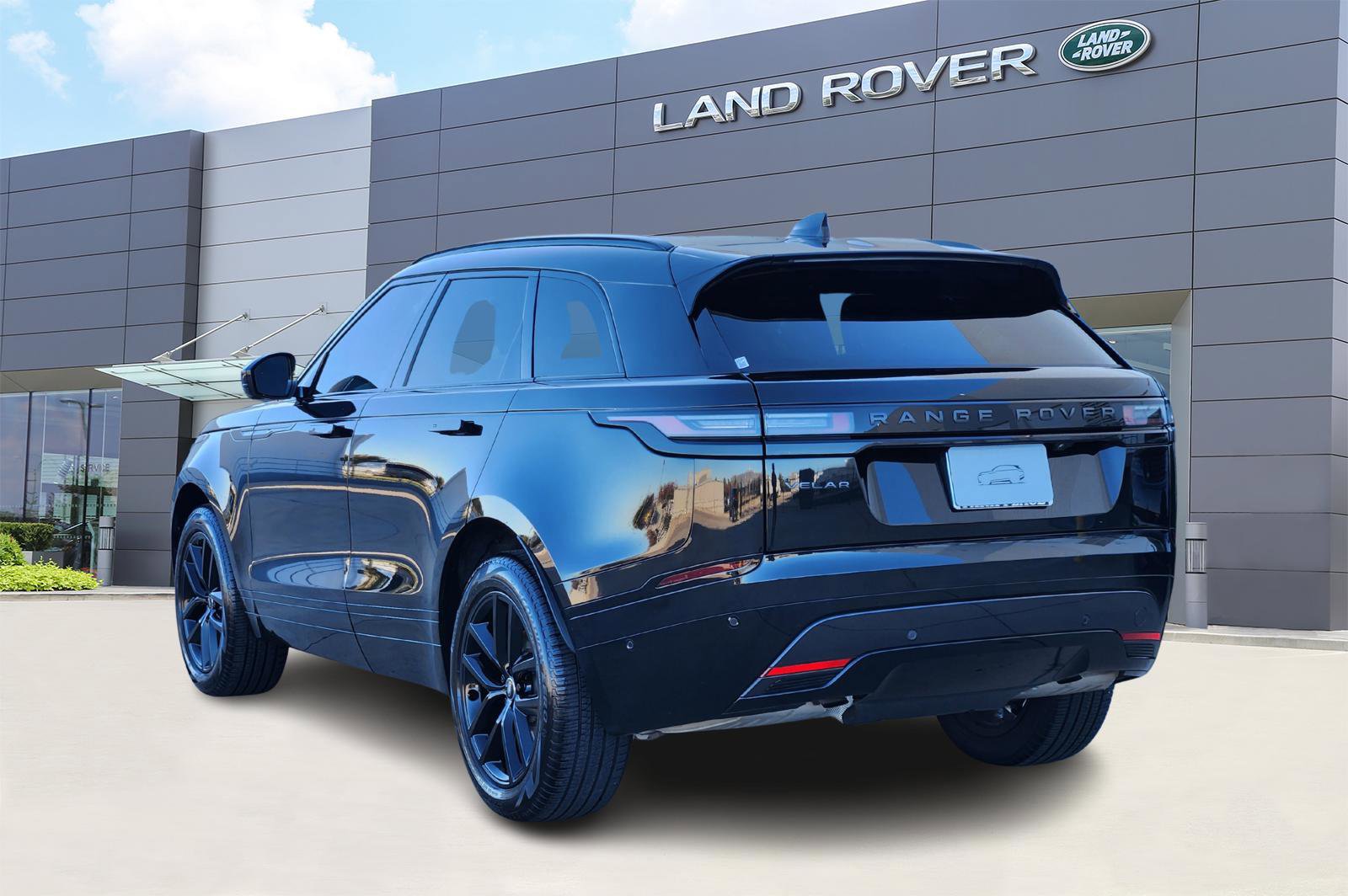 Certified 2026 Land Rover Range Rover Velar Dynamic SE image 4