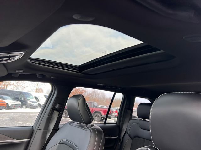 New 2026 Jeep Grand Cherokee Altitude image 7