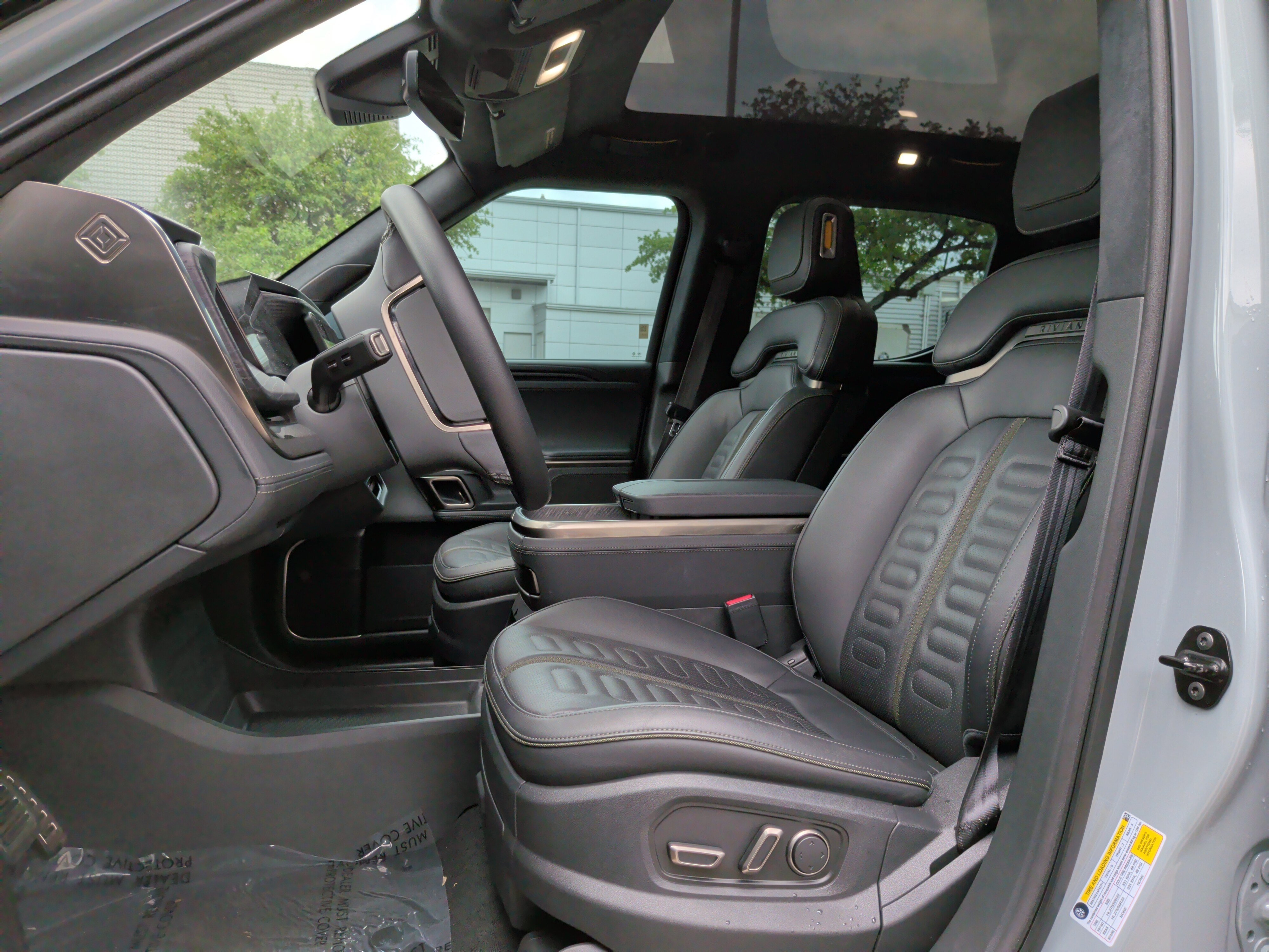 Used 2023 Rivian R1T Adventure image 16