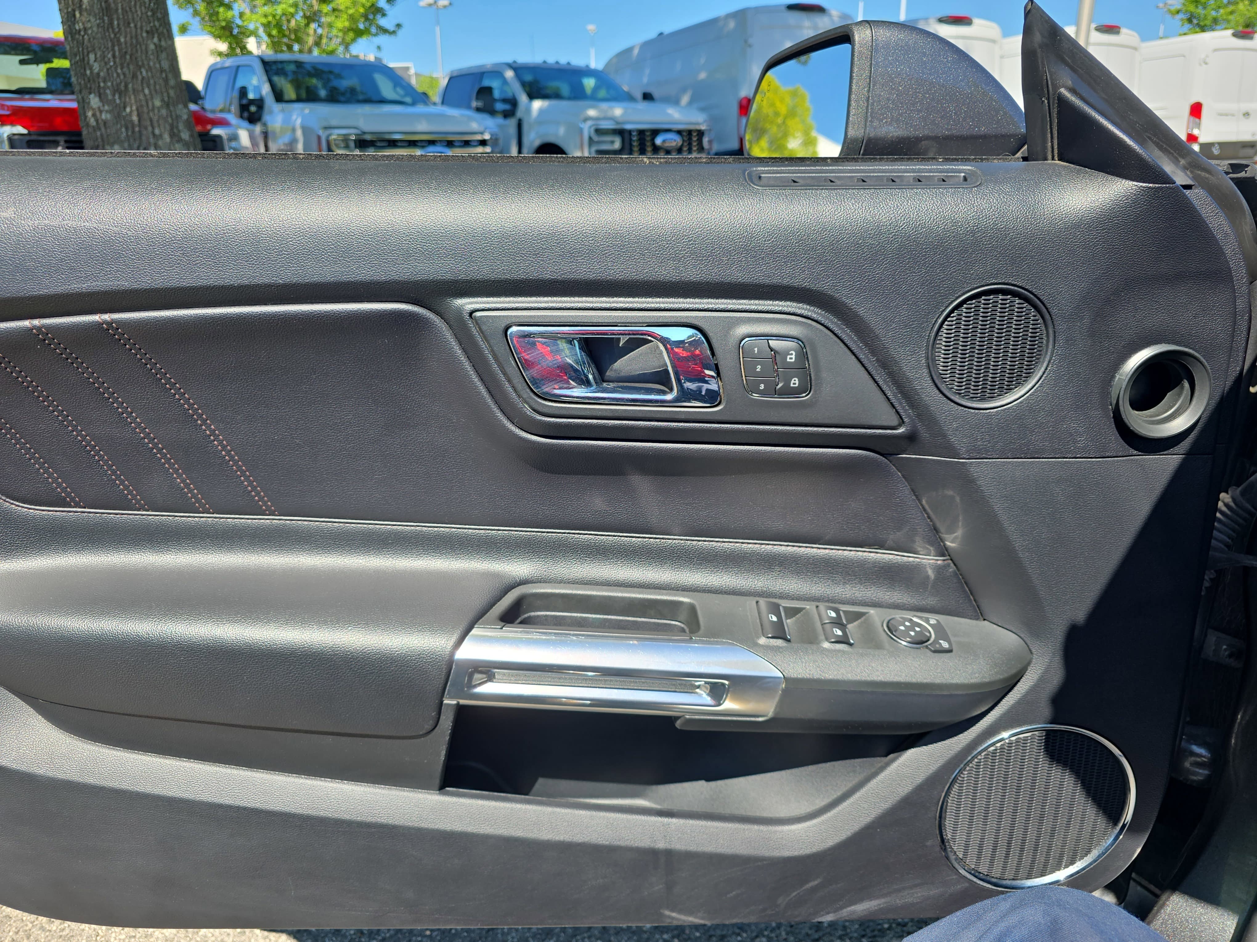 Used 2016 Ford Mustang GT Premium w/ Equipment Group 401A RWD image 29