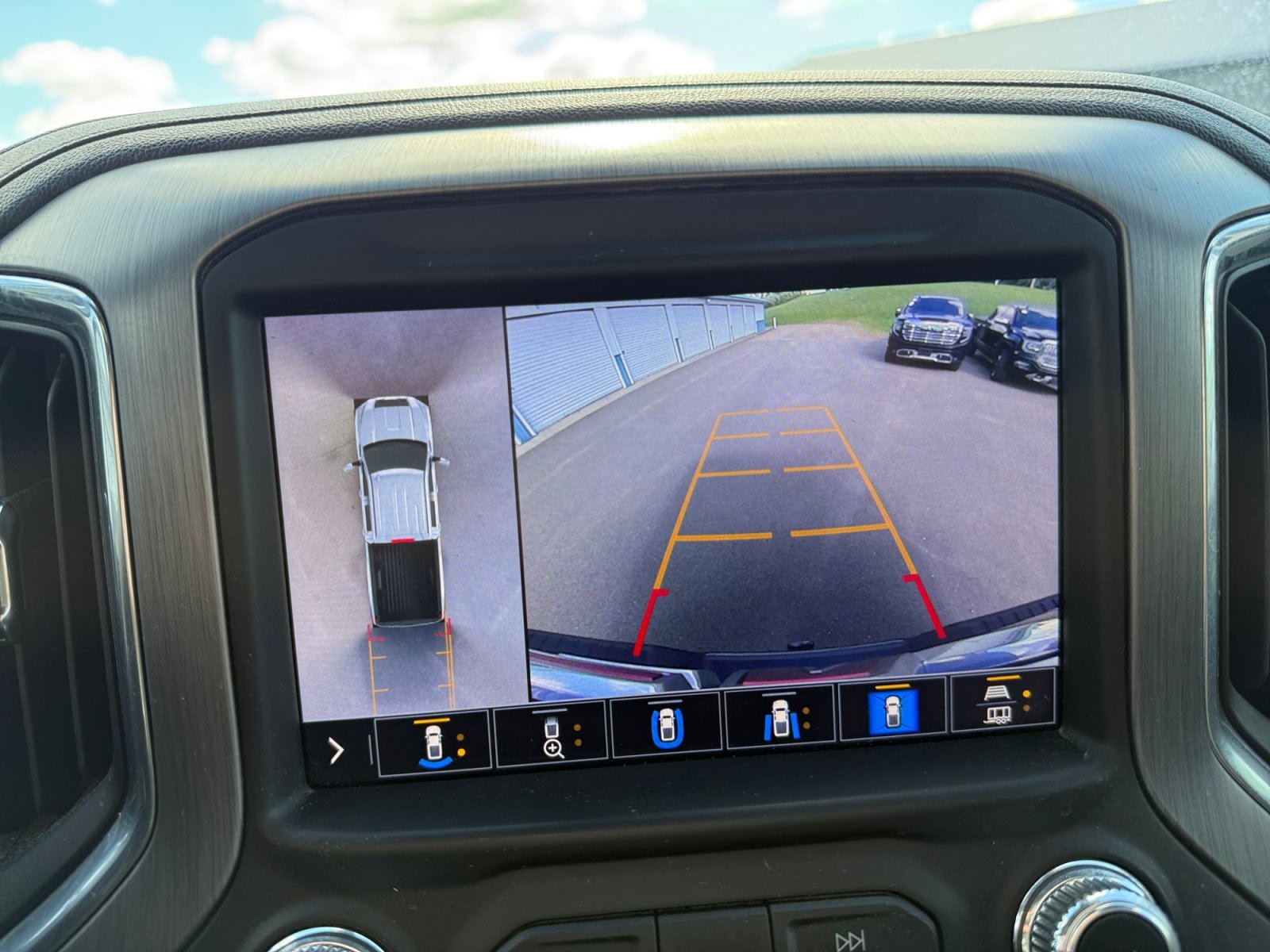 Used 2023 GMC Sierra 2500 Denali w/ Denali Ultimate Package AWD/4WD image 17